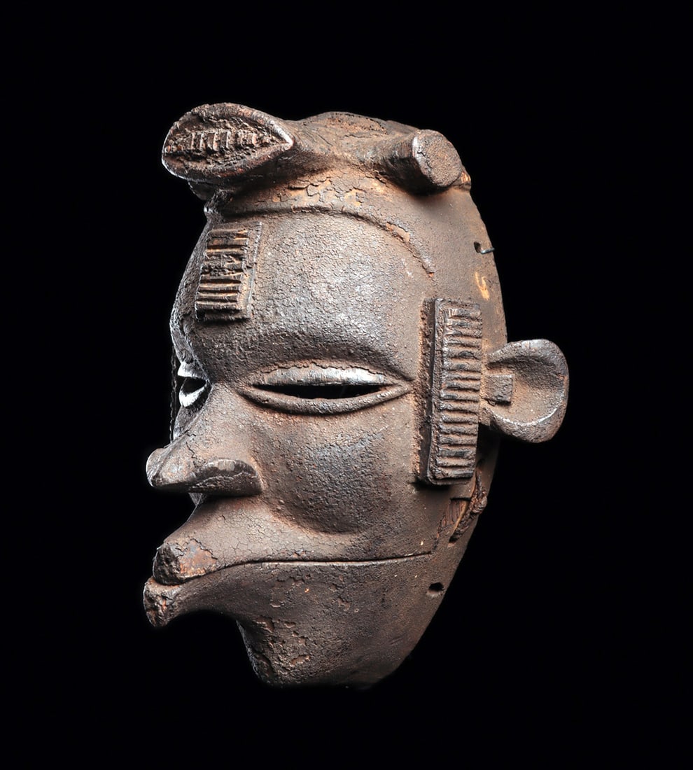 Ogoni Articulated Mask (1 of 1)