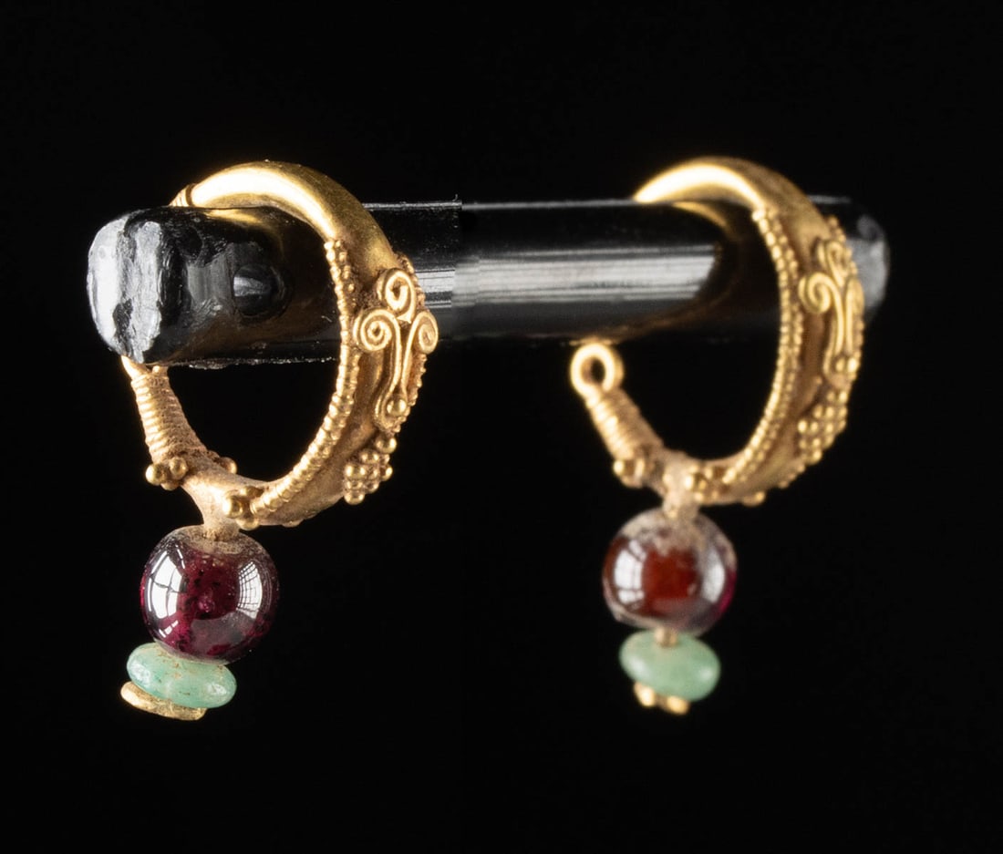 Pair of Roman Gold Earrings w/ Amethyst & Emerald Drops (1 of 3)