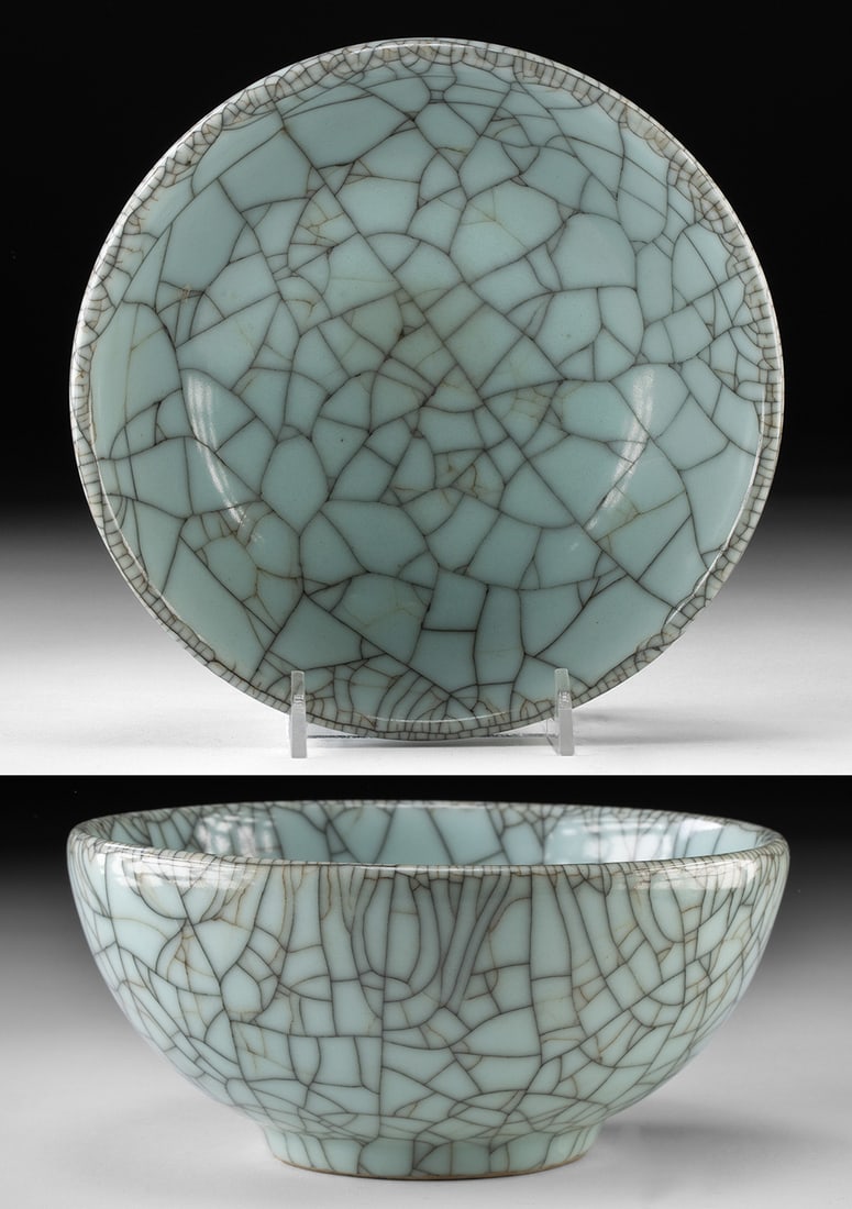 Qing Crackle-Glazed Celadon Bowl in Ge Ware Style: East Asia, China, Qing Dynasty, ca. 19th to early 20th century CE. A luminous study in restraint and quiet complexity, this celadon bowl carries the ghostly elegance of Song dynasty ideals into the la