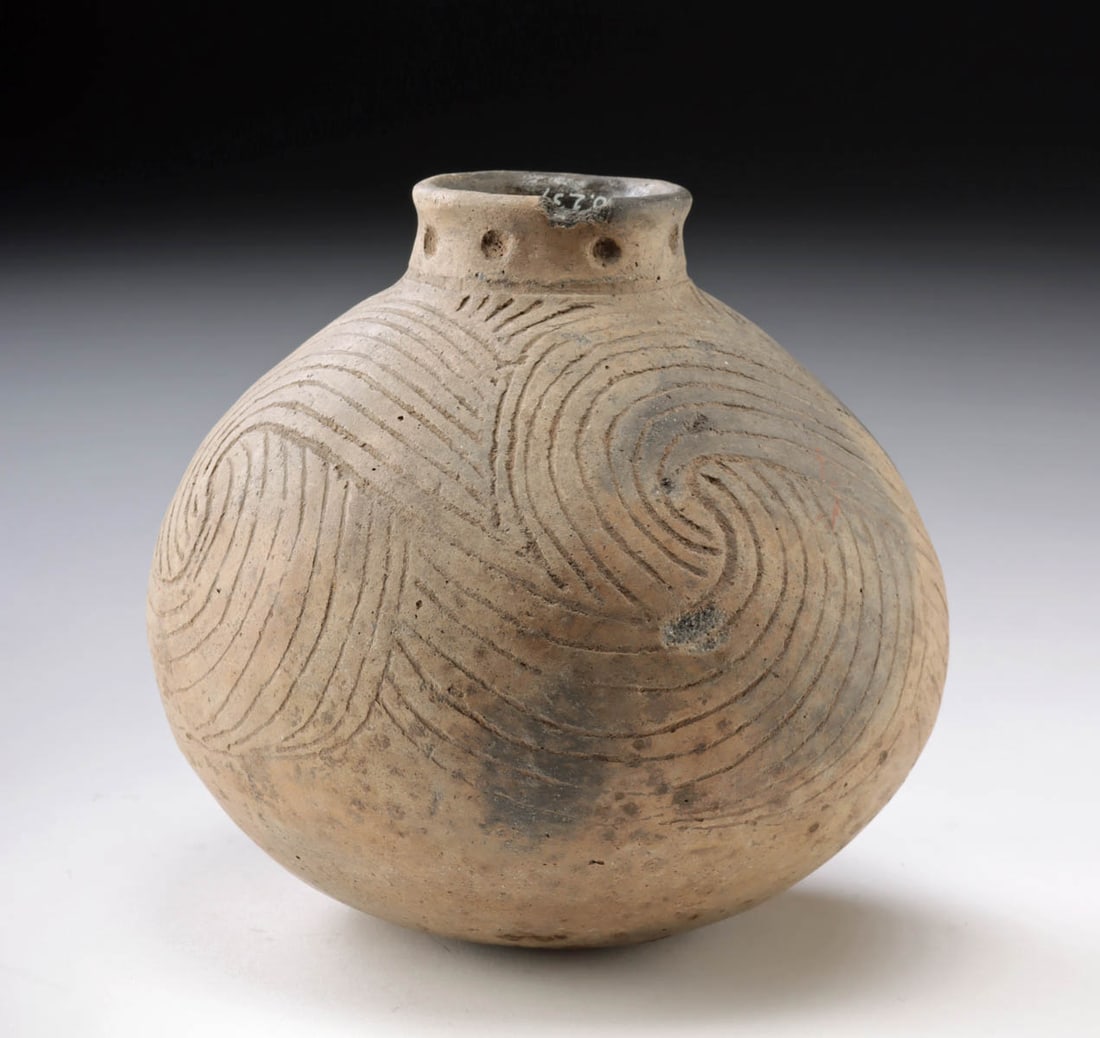 Mississippian Caddo Trailed Pottery Bottle (1 of 4)