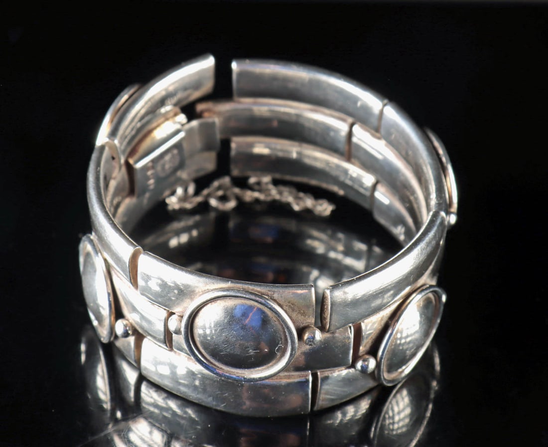 Spratling Modernist Silver Bracelet: William Spratling (American/expatriate in Mexico, 1900-1967). Produced by Sucesores de William Spratling. Silver bracelet, ca. after 1979. Spratling hallmark and "TS-24" stamped on clasp. A bold sterl