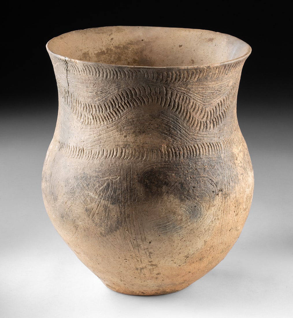 Large Mississippian Etched Pottery Jar w/ Flared Spout (1 of 4)