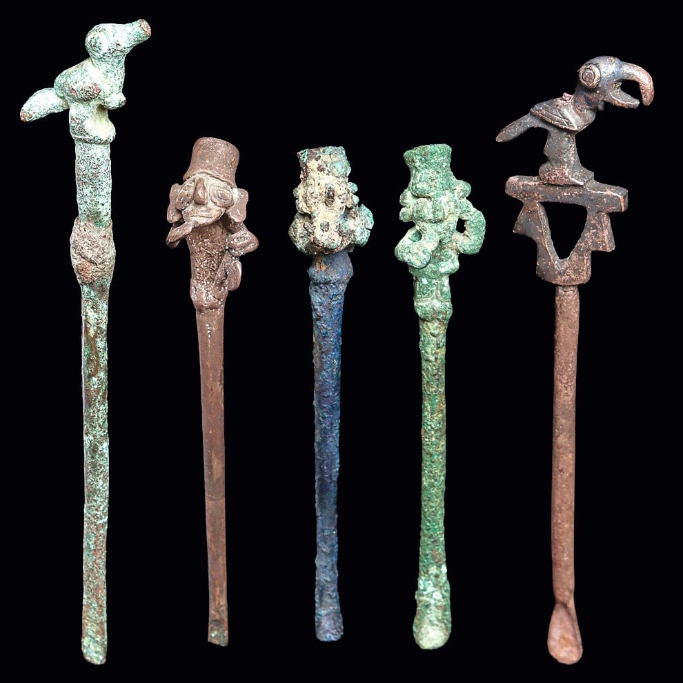 5 Peruvian Lime Coca Spoons - Bird Warrior & Conch Finials: Moche/Chimu & Inca Empire. Ca. 800 - 1425 CE. Group of five different lime coca spoons, including a Chimu copper/bronze example with a bird finial, having a heavily encrusted blue-green patina. An Inc