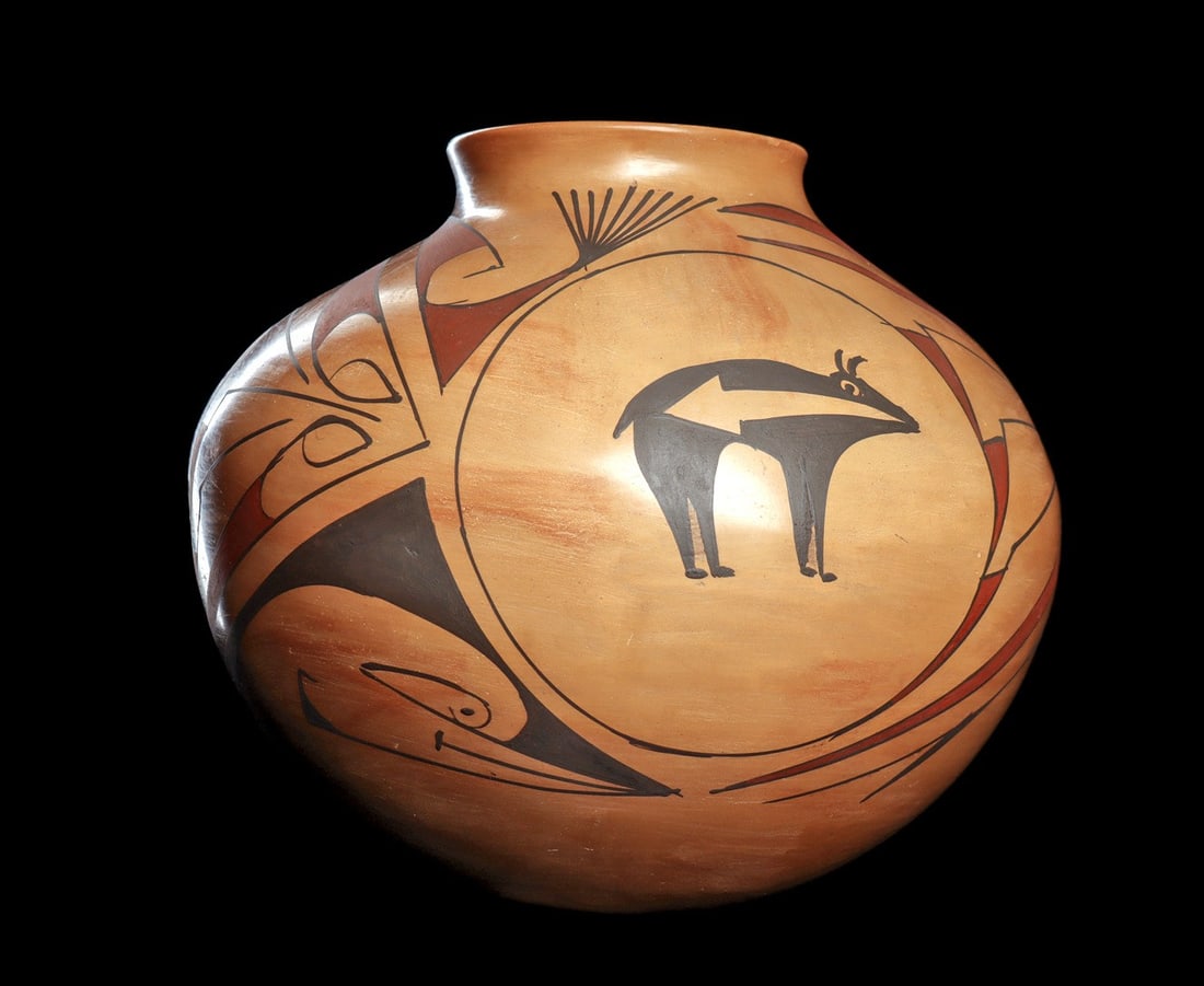 Mata Ortiz Large Olla with Three Heartline Deer (1 of 4)