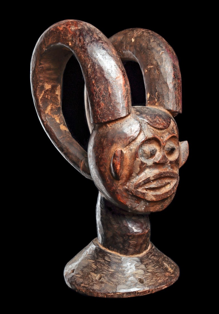 Idoma Headdress with Ram Horns (1 of 4)