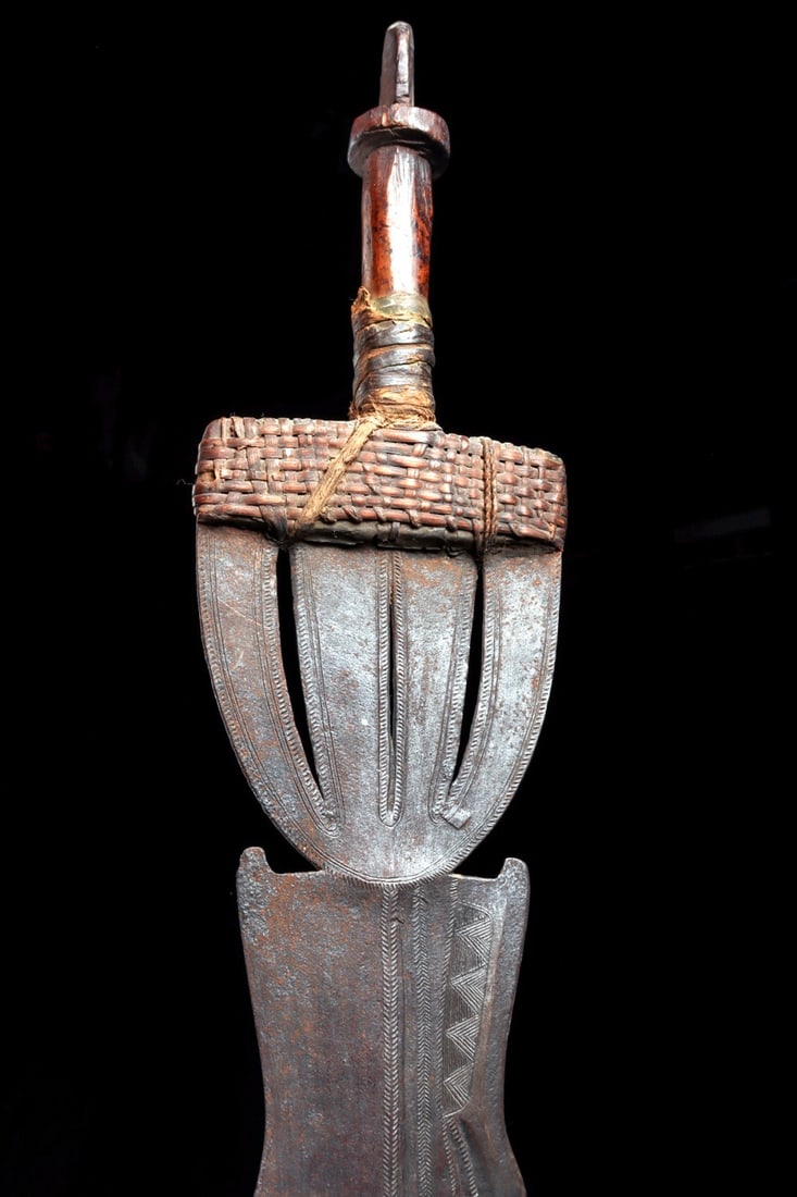 Ngombe Ceremonial Iron Blade | Rattan Wrap & Leather Grip - 3