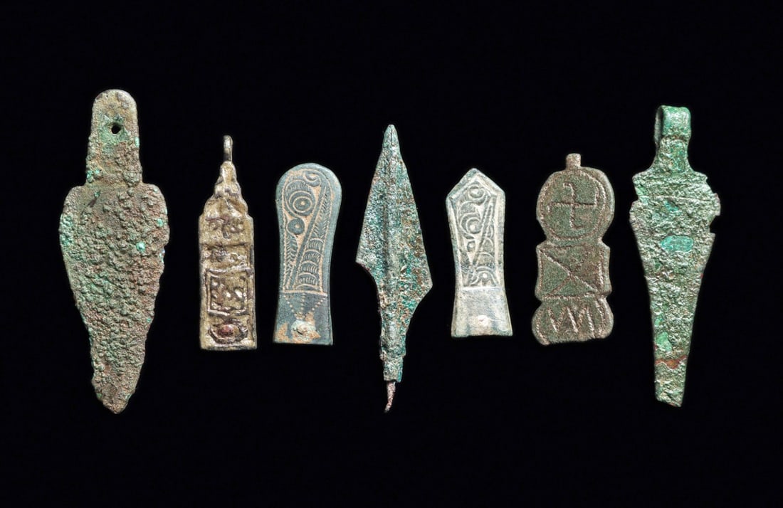 Bronze Tweezer, Spear Points & Bronze Latches (7) (1 of 3)