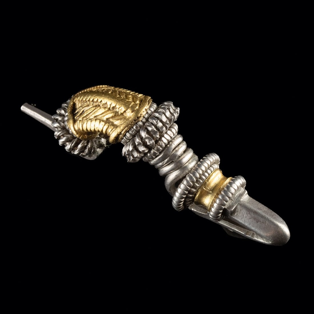 Neoclassical Gold & Silver Fibula Reproduction: European, Neoclassical style, ca. 19th to 20th century. A finely crafted fibula in the manner of ancient Greek or Etruscan, combining 23-karat gold and sterling silver with elaborately worked twisted 