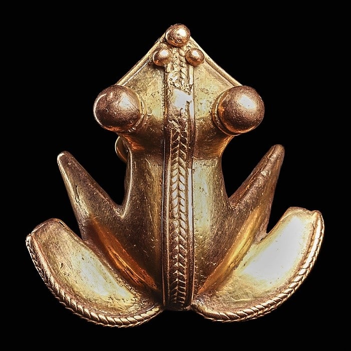Tairona Gold Frog Pendant: Santa Marta, Colombia, ca. 1000 - 1500 CE. Fine cast gold crouching frog pendant, depicting a frog with large beady eyes hunched on its hind legs. A delicate faux braided ribbon slopes down its back a