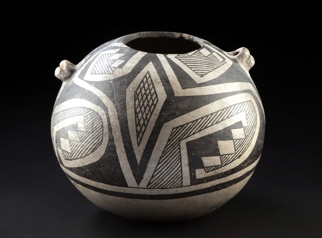 Black on White Anasazi Globular Pot (1 of 5)