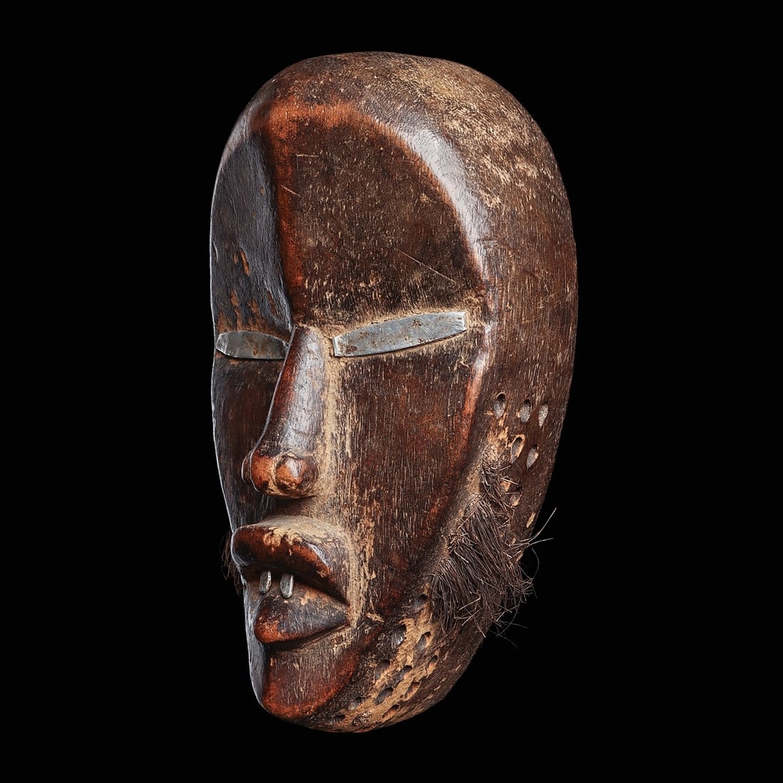 Dan Mano Fetish Mask: Provenance: Collection of Dr. Oliver Cobb, WA. Notice: We coordinate worldwide shipping to most destinations, overseeing every detail in-house to guarantee a smooth and exceptional delivery experience