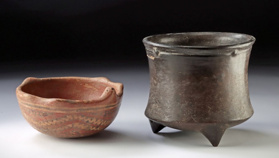 Ancient Chupicuaro Blackware & Redware Pottery: Pre-Columbian, Central Mexico, Chupicuaro culture, ca. 400 BCE to 200 CE. A group of two pottery vessels comprising one blackware and one redware example. The blackware vessel stands on three short le