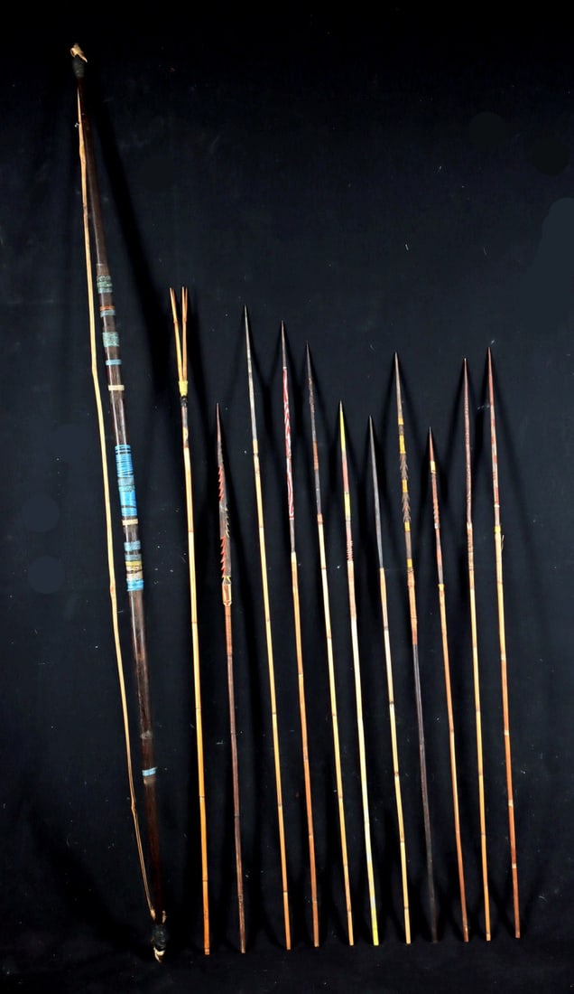 Papua New Guinea Bow + Carved & Painted Arrows (1 of 4)