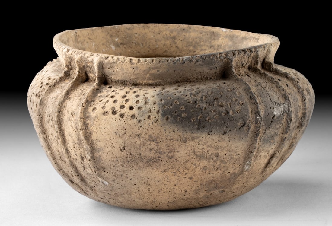Caddo Mississippian Pottery Vessel Stippled Surface (1 of 4)