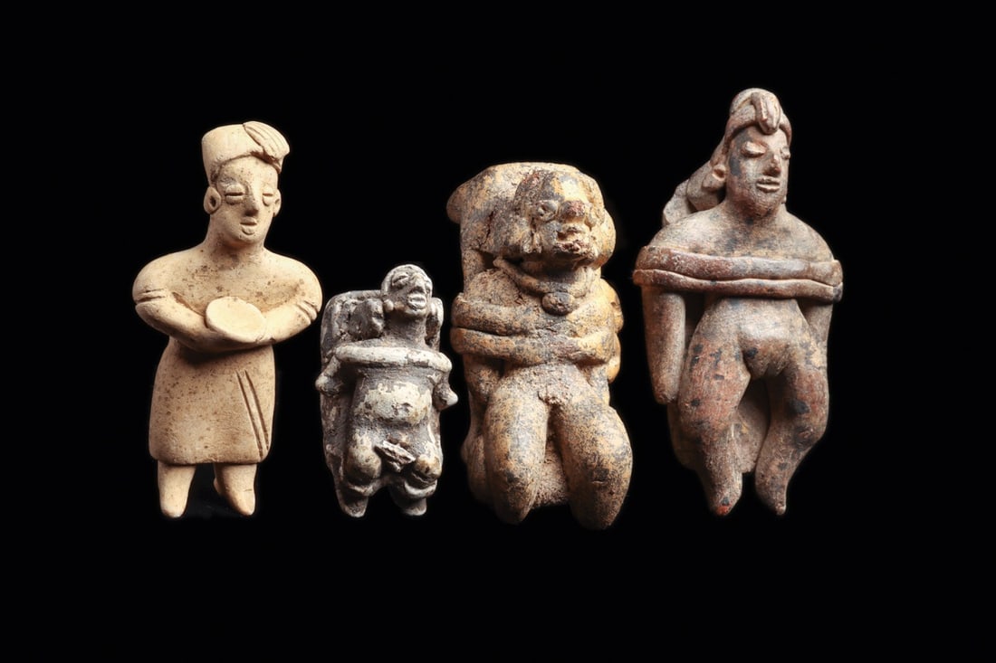 Colima Bed Figures & Small Standing Female (4) (1 of 5)