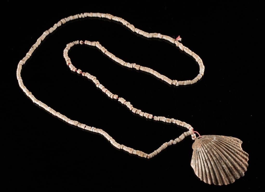 Ancestral Puebloan Heishi Shell Necklace, Scallop Pendant (1 of 2)