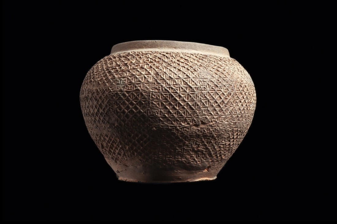 Warring States Ceramic Vessel (1 of 4)