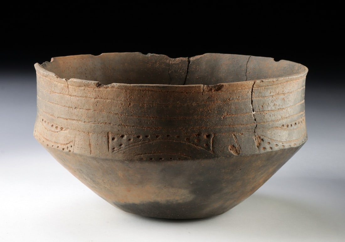 Caddo Engraved Pottery Bowl - Scroll & Punctate Banded Carinated Vessel (1 of 4)