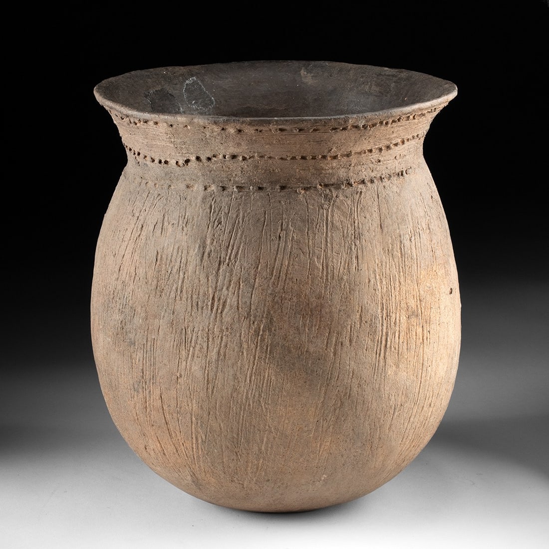 Woodland Period Shell-Tempered Globular Pot with Flared Rim (1 of 4)