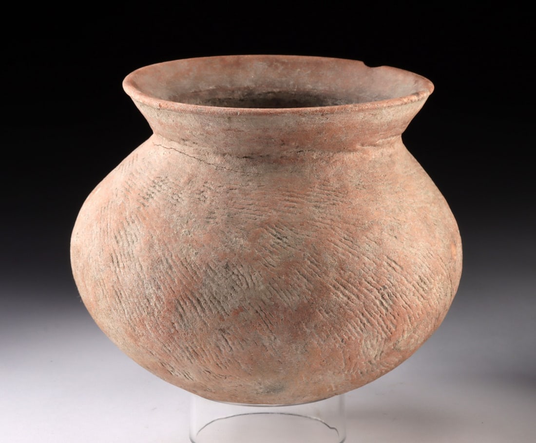 Ban Chiang Rope-Impressed Pottery Jar (1 of 4)