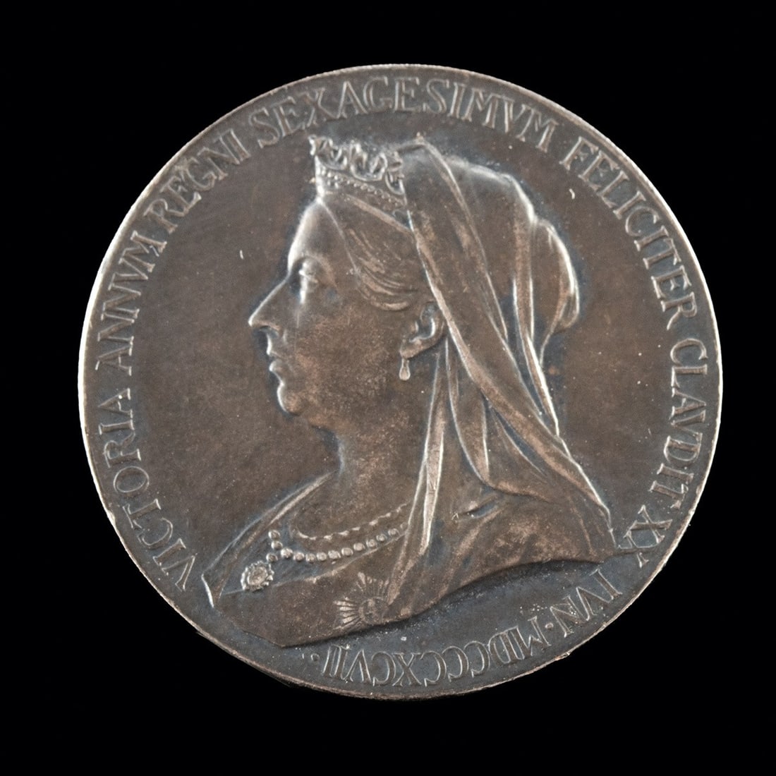 Queen Victoria Diamond Jubilee Silver Medal 1897: Western Europe, United Kingdom, Victorian era. A sterling silver Diamond Jubilee commemorative medal with the veiled "Old Head" effigy of Victoria by Thomas Brock on the obverse, inscribed Victoria An