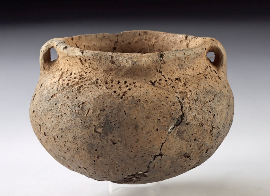 Mississippian Caddo Stippled Pottery Jar (1 of 3)