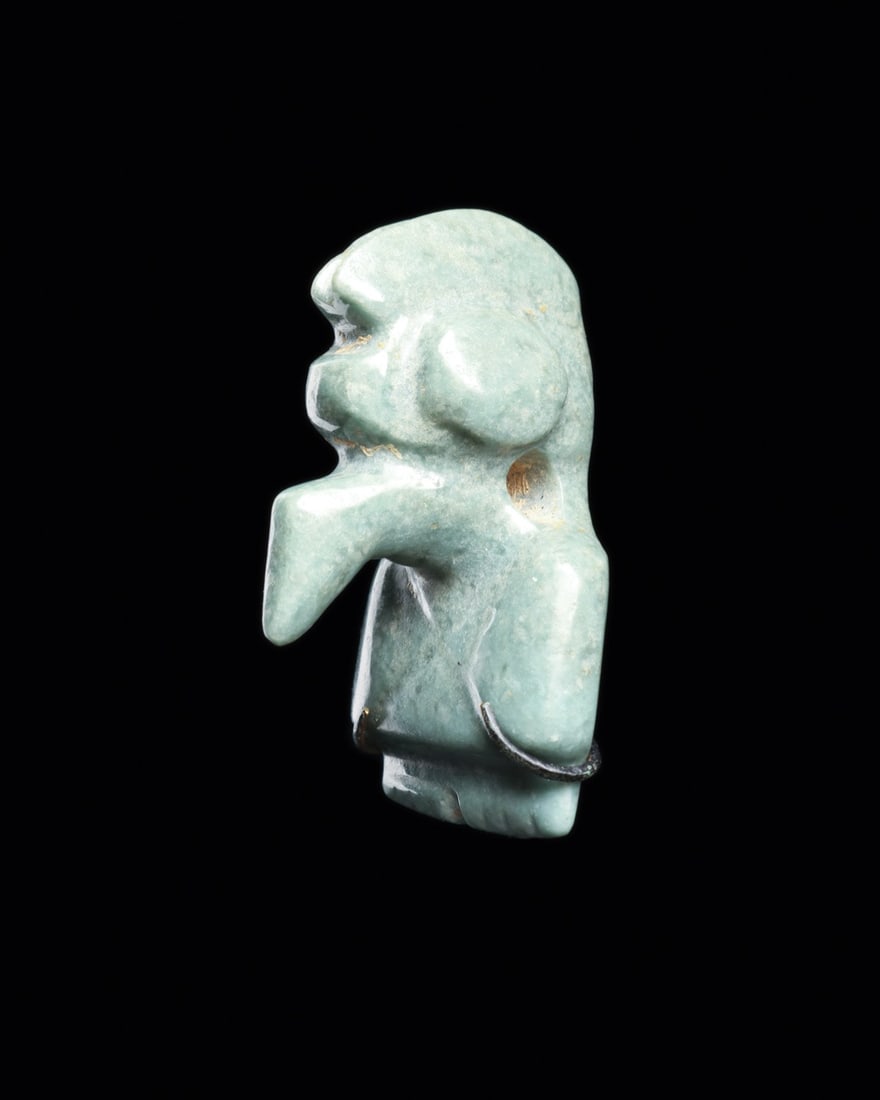 Costa Rican Jade Avian Pendant with Hooked Beak (1 of 4)