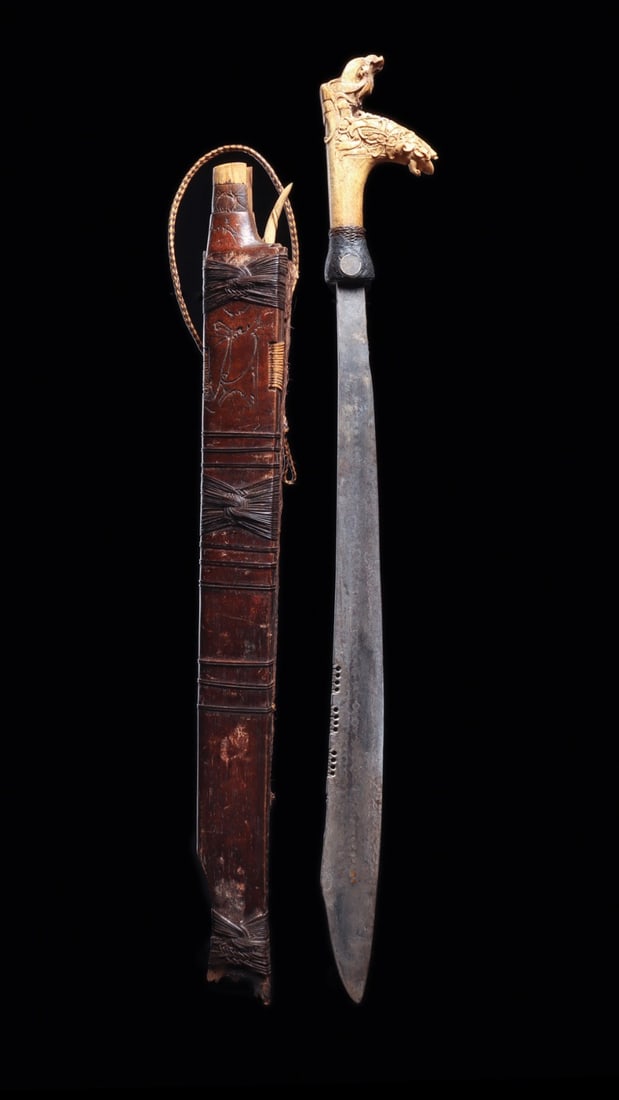 Dayak Mandau Headhunter Sword with Carved Bone Aso Hilt and Scabbard (1 of 7)