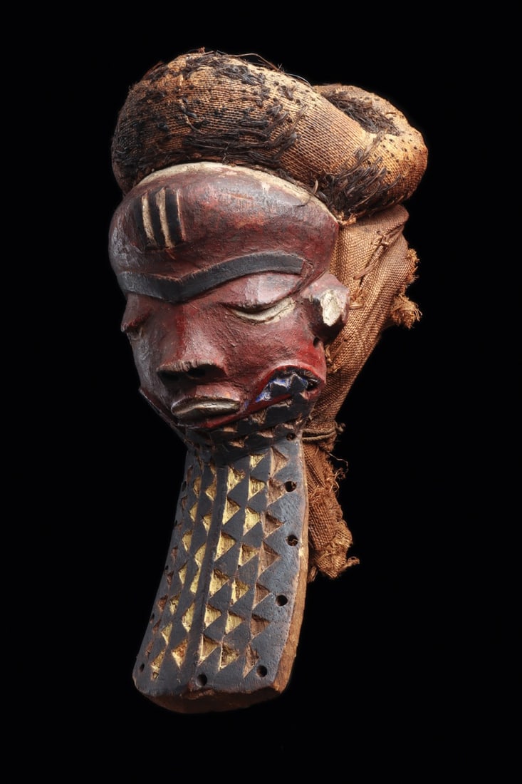 Pende Mbuya Forehead Mask with Bearded Plank and Raffia Coiffure (1 of 4)