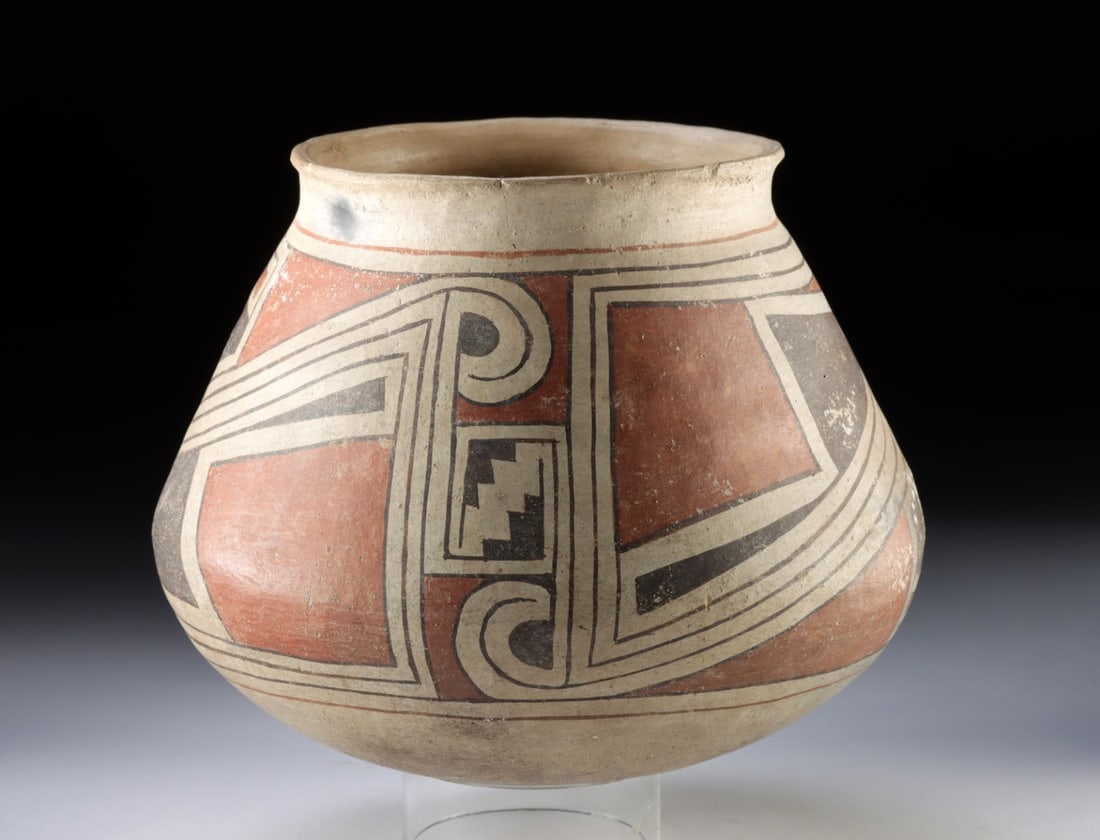 Casas Grandes Polychrome Olla - Geometric Ramos Design: Pre-Columbian, Mexico, Casas Grandes (Chihuahua), ca. 1200–1450 CE. A globular earthenware olla with a short flaring neck and rounded body, painted in the Ramos Polychrome tradition of the Casas