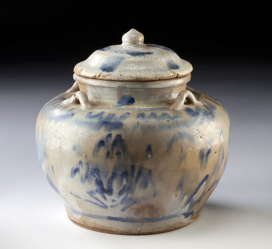 Qing Dynasty Lidded Ginger / Wine Jar, ex-Holler & Saunders (1 of 3)