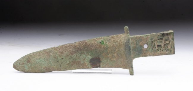 Exhibited Chinese Shang Bronze Ge - Pig & Warrior Nei: China, Shang Dynasty, ca. 1600-1050 BCE. Fine example of a Chinese ge, or "dagger axe," with a fascinating decoration on the nei (tang). The simplicity of design of this piece indicates an early manuf