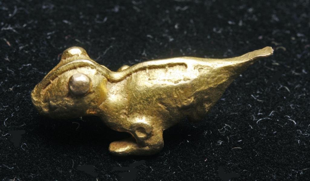 Panamanian Gold Lizard Effigy Pendant: Veraguas-Gran Chiriqui or Cocle, Panama. ca. 700-1520 CE. According to scholar Dorie Reents-Budet, in Panama and Columbia, gold adornments such as this lizard effigy would have been a totemic icon for