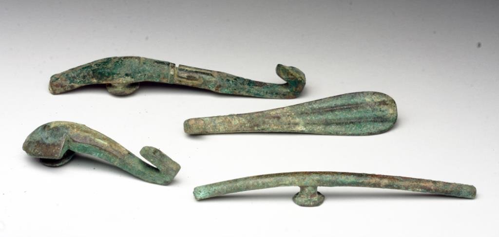Lot of 4 Chinese Bronze Belt Hooks - Warring States: China, Warring States Period to han Dynasty - 5th to 1st centuries BCE. Nice grouping of 4 different types of belt hooks. Oldest from the Warring States period looks almost like a Roman fibula in appe