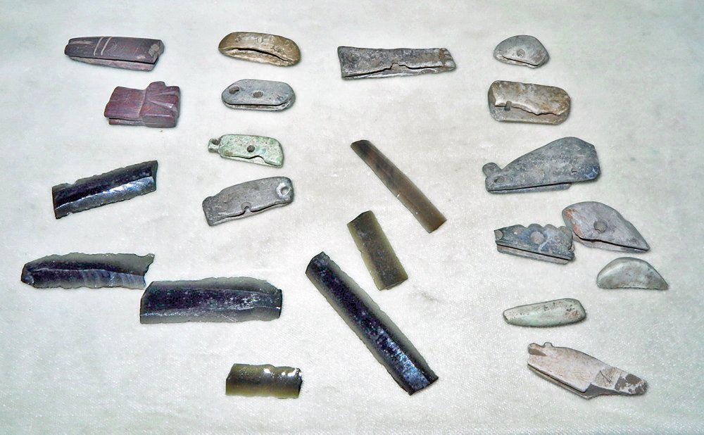15 Pre-Columbian Blade Holders + 7 Obsidian Blades: West Mexico, Ca 300 BCE/CE. The ancient cultures made wonderful stone knife holders in the form of pendants - such as these - to be able to safely handle incredibly sharp obsidian flake blades. 15 slo