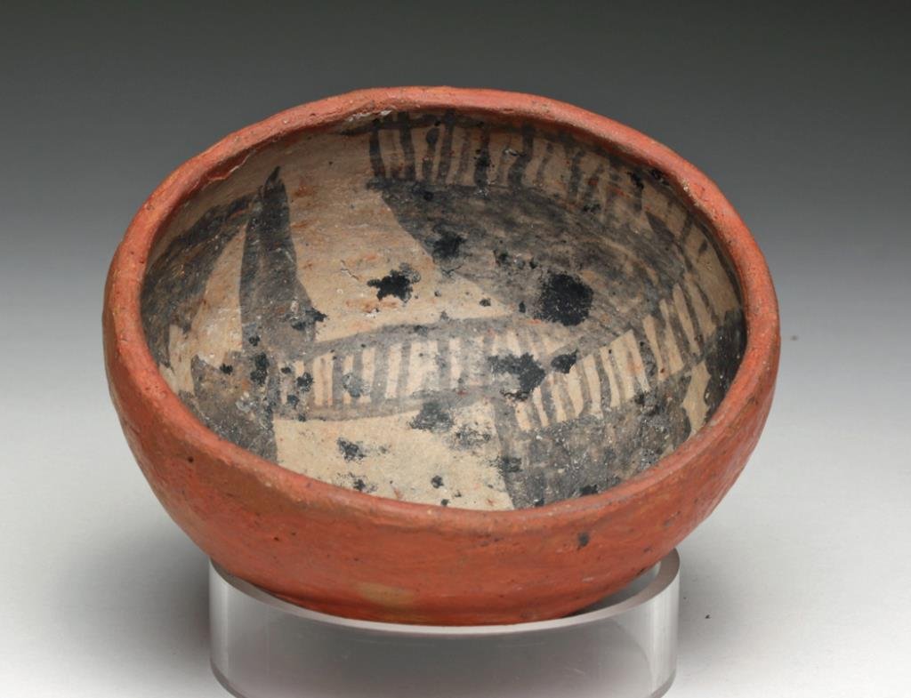 Native American Anasazi Gila Pinto Bowl: Anasazi, approximately 60 miles east of Phoenix in the Superstition Mountains. Salado polychrome transitional Gila Pinto, Ca 1300 to 1400 CE. Attractive painted bowl in black and tan over red base in 