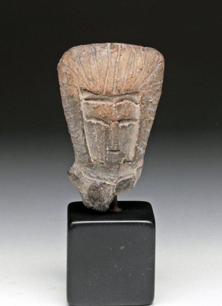Valdivian Clay Venus Head: Pre-Columbian, Ecuador, Valdivia, ca The hallmark of Valdivia pottery is the feminine ceramic figurine known as the "Venus" of Valdivia. These "Venuses" of Valdivia likely represented actual people, a