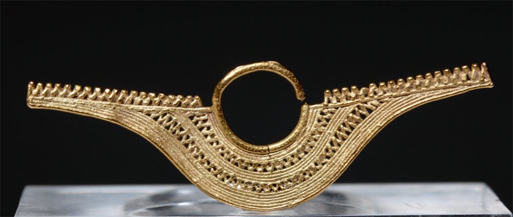 Very Fine Pre-Columbian Sinu 14K+ Gold Nosering (1 of 2)