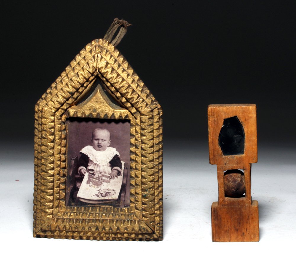 Lot of 2 Vintage USA Tramp Art Objects in Wood (1 of 2)