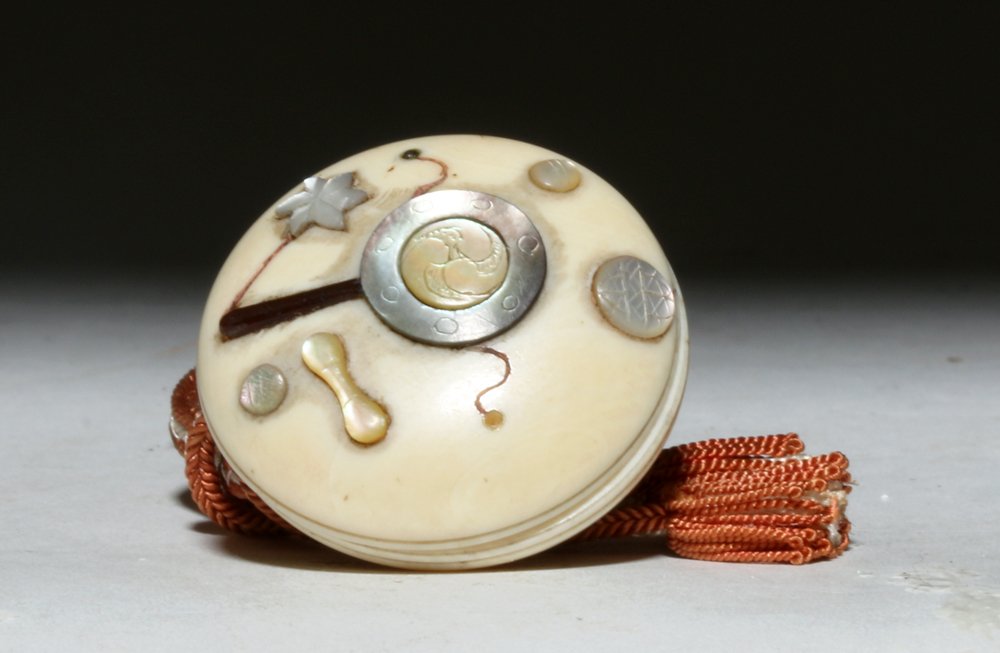 19th C. Japanese Ivory Netsuke - Disk / Mother of Pearl (1 of 5)