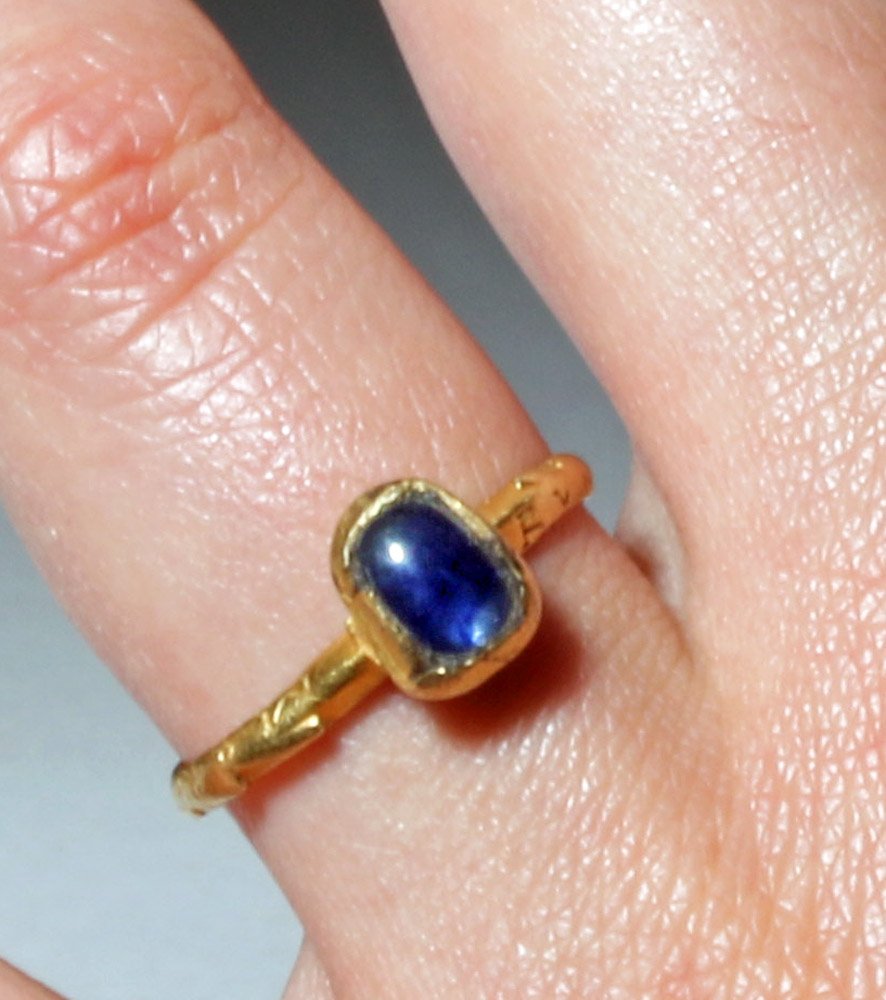 Ancient Roman Gold Ring with Sapphire - 20+ Carat (1 of 4)