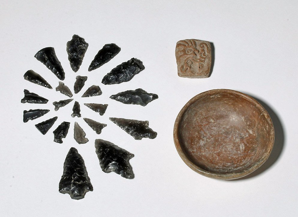 Coll. of Small West Mexican Items: Bowl, Stamp, Points (1 of 7)