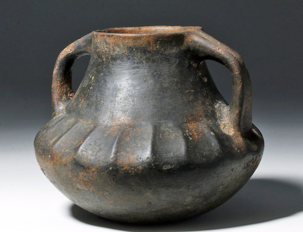 Villanovan Blackware Impasto Jar - Scalloped Design (1 of 6)