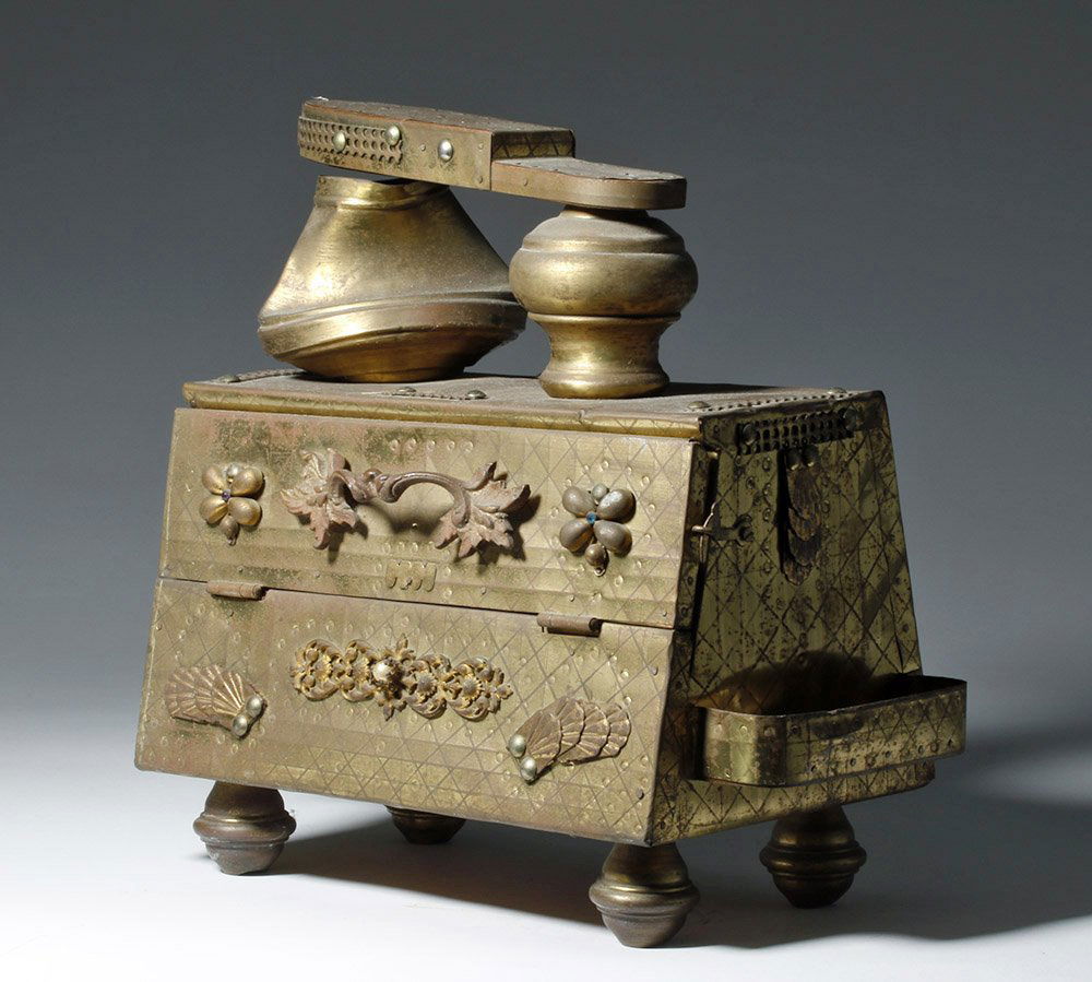 1960s Mexican Wood / Brass Shoe-Shine Kit (1 of 10)