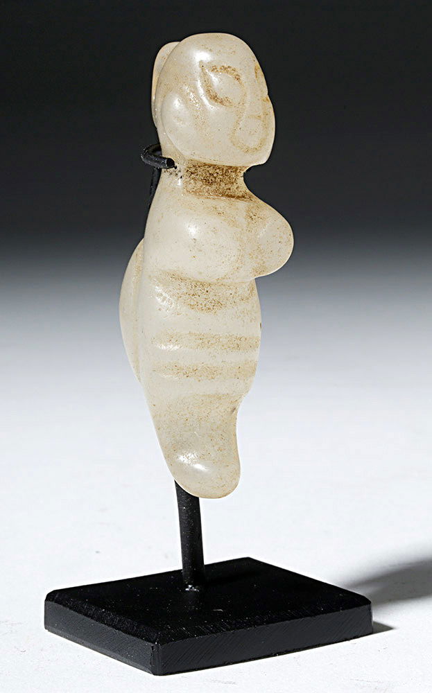 Chinese Hongshan Period Crystal Pendant (1 of 7)