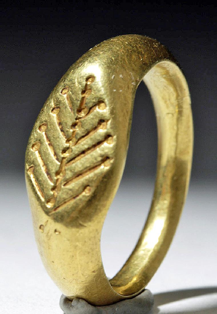 Gorgeous Roman Gold Ring w/ Leaf Pattern (1 of 5)