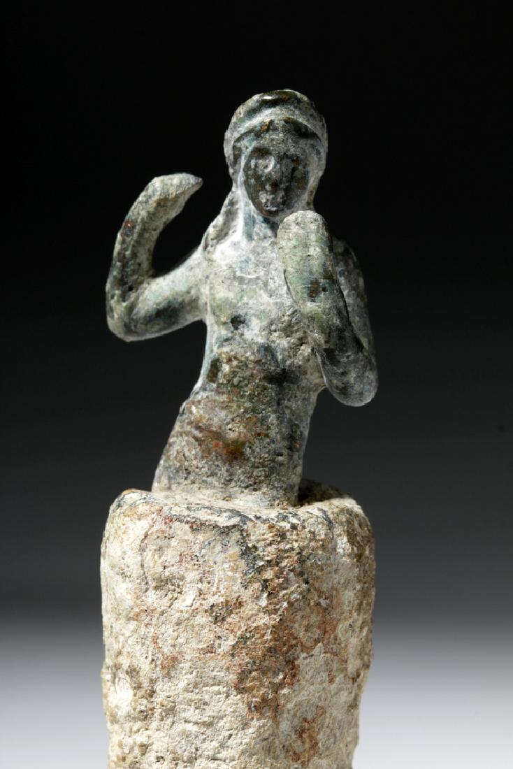 Rare Roman Bronze Venus in Lead Base: Roman, Imperial Period, ca. 1st to 4th century CE. A fine cast bronze statue of a beautiful nude woman with her arms raised, probably depicting the goddess Venus (Aphrodite) wearing a crown. She has a