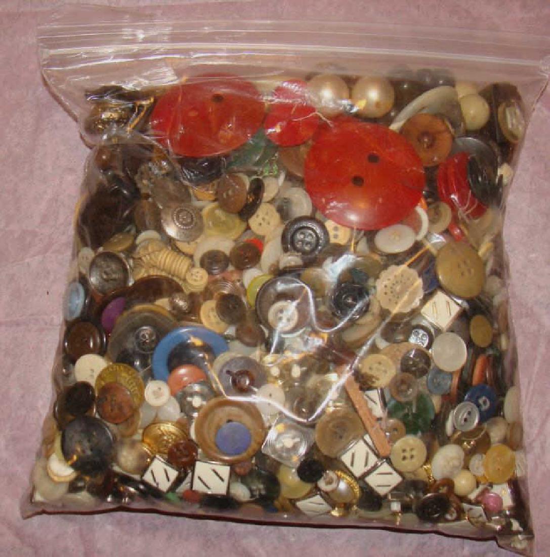 Large Bag of Vintage Buttons (1 of 2)