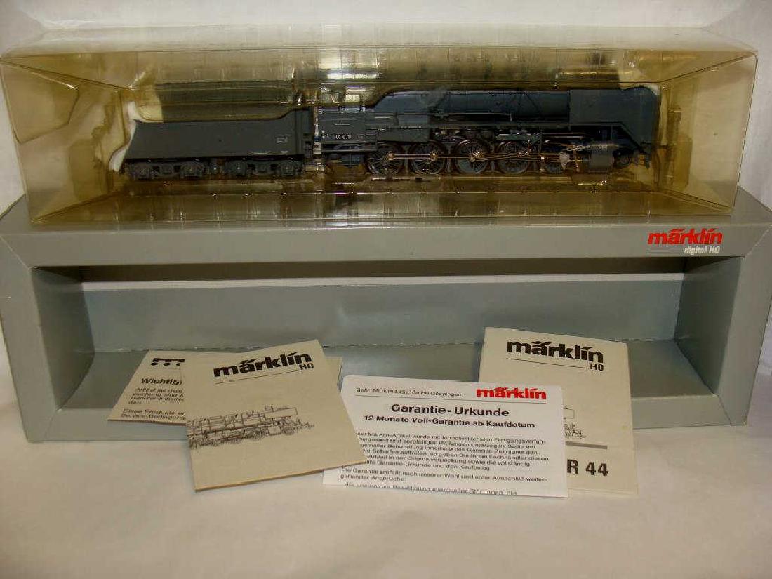 Marklin Stream Locomotive Train 37881 (1 of 2)