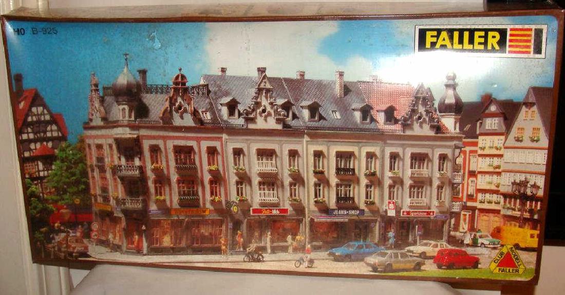 Faller Scale Model  B925 (1 of 2)